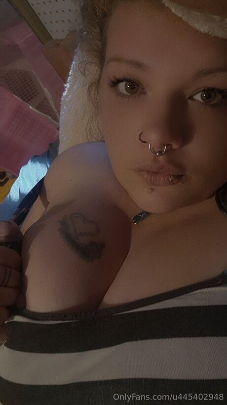 Photo nue de fuite OnlyFans de U445402948