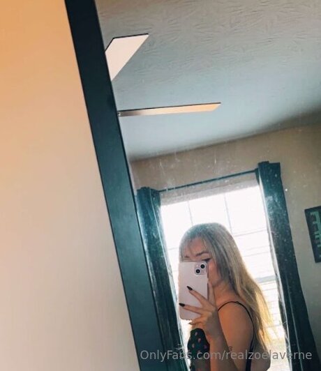 Photo nue de fuite OnlyFans de Realzoelaverne