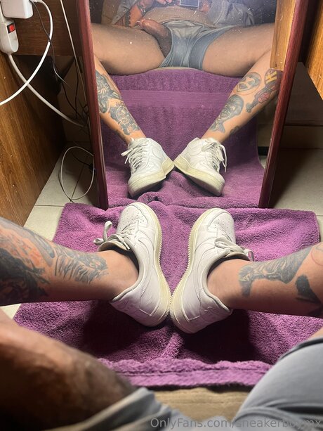 Photo nue de fuite OnlyFans de Sneakerboymx