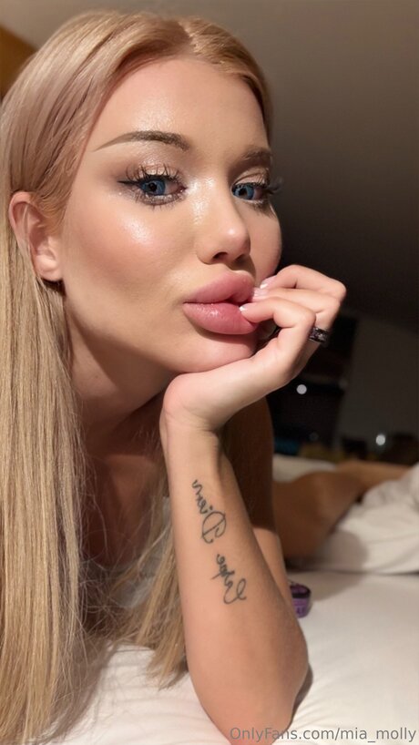 Photo nue de fuite OnlyFans de Mia Molly