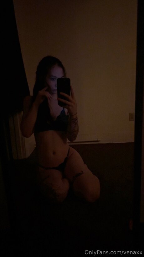 Photo nue de fuite OnlyFans de Venaxx