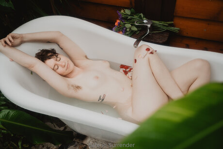 Photo nue de fuite OnlyFans de Safeinsurrender