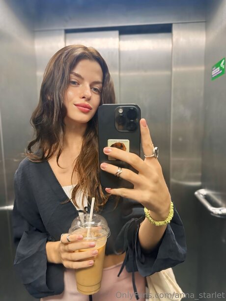 Anna Starlet