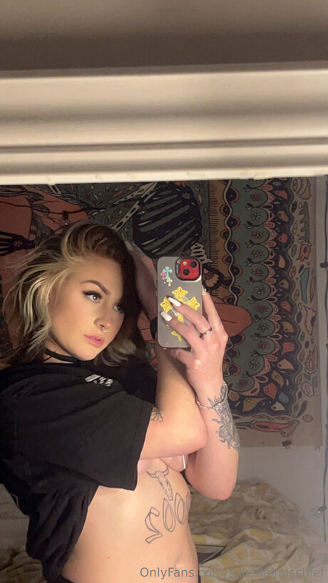 Photo nue de fuite OnlyFans de Suicidalmischief