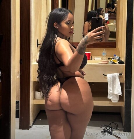 Photo nue de fuite OnlyFans de Misskaelynmarievip