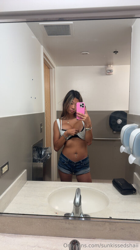 Photo nue de fuite OnlyFans de Sunkissedshaii
