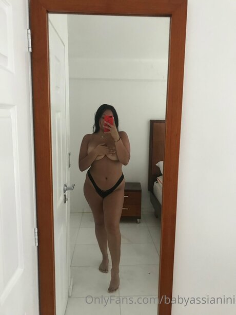 Photo nue de fuite OnlyFans de Babyassianini