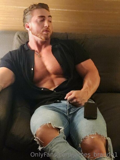 Photo nue de fuite OnlyFans de James Brando1