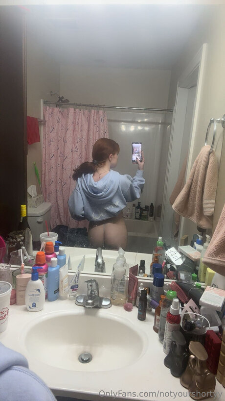 Photo nue de fuite OnlyFans de Notyourshortyy