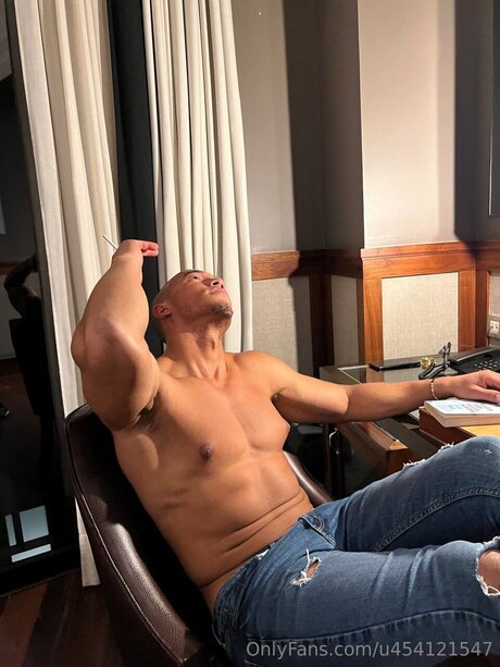 Photo nue de fuite OnlyFans de Dwayne Johnson Jr