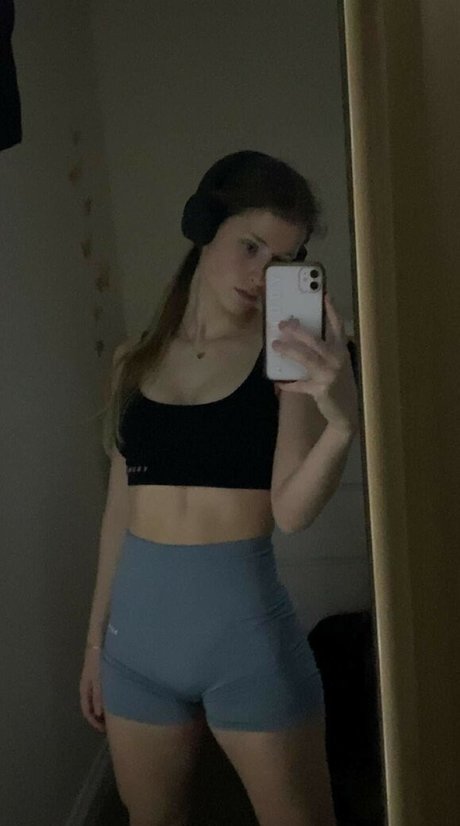 Photo nue de fuite OnlyFans de Mira Szalma