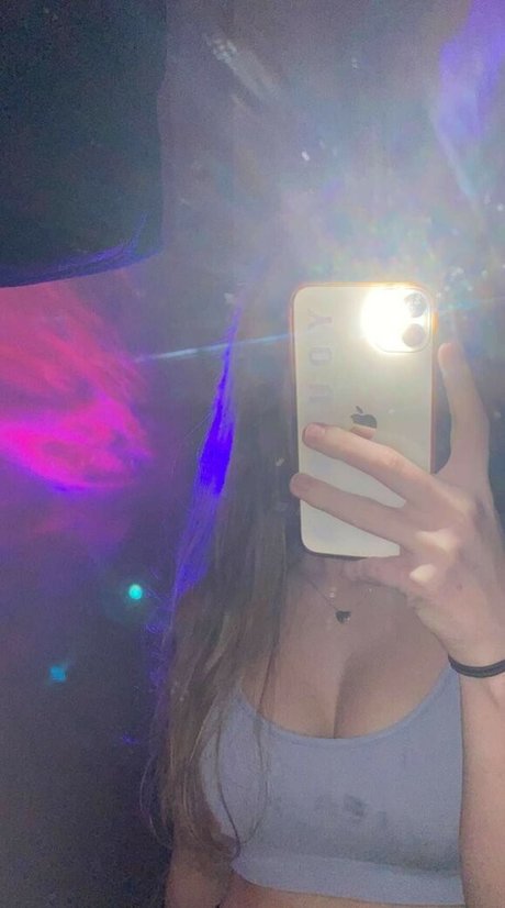 Photo nue de fuite OnlyFans de Mira Szalma