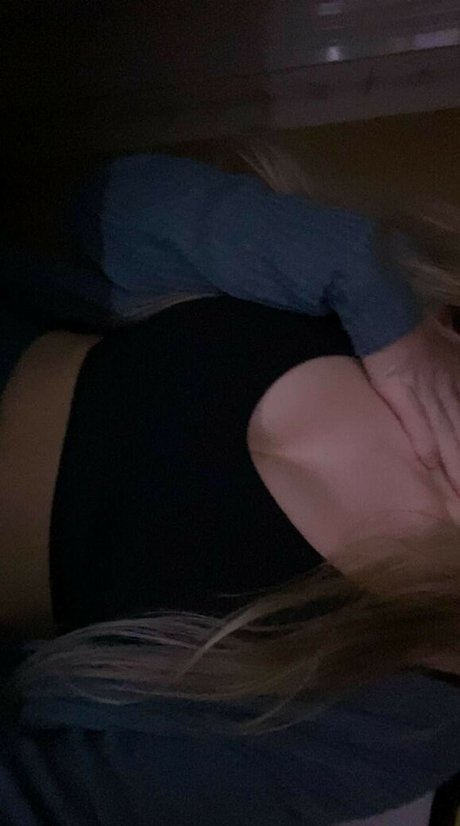 Photo nue de fuite OnlyFans de Mira Szalma