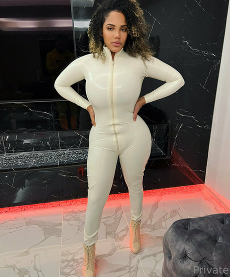 Photo nue de fuite OnlyFans de Femdomfindom