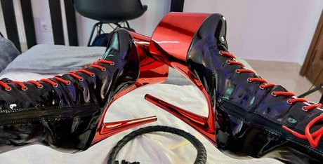 Photo nue de fuite OnlyFans de Femdomfindom