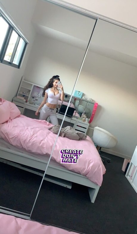 Photo nue de fuite OnlyFans de Mayroon Kawash