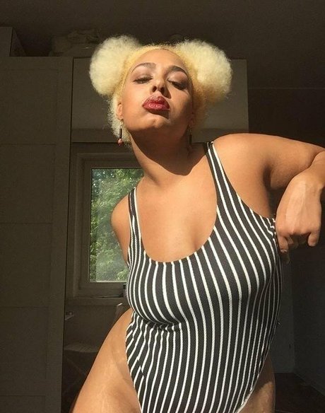 Photo nue de fuite OnlyFans de Schuggamamabbb
