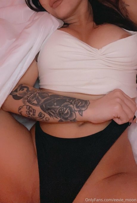 Photo nue de fuite OnlyFans de Eeviemoon