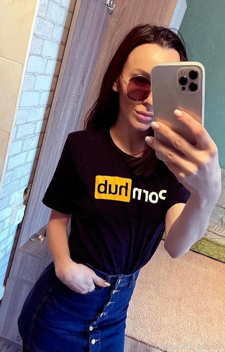 Photo nue de fuite OnlyFans de Adelmorelproduction