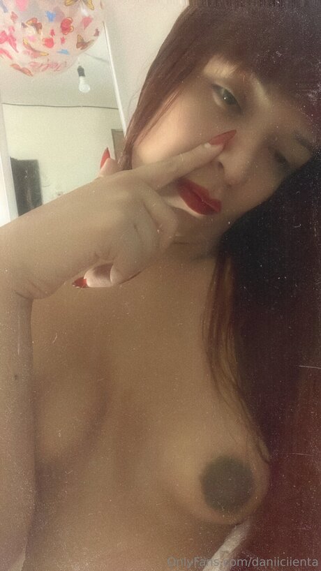 Photo nue de fuite OnlyFans de Daniiciienta