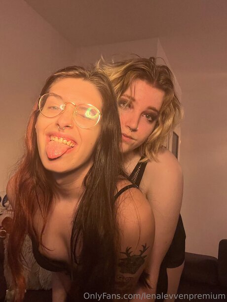 Photo nue de fuite OnlyFans de Lenalevvenxo