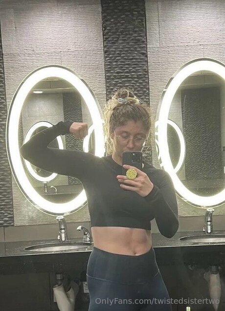 Photo nue de fuite OnlyFans de Twistedsistertwo