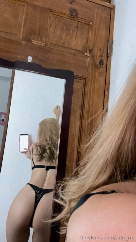 Photo nue de fuite OnlyFans de Adri Rre