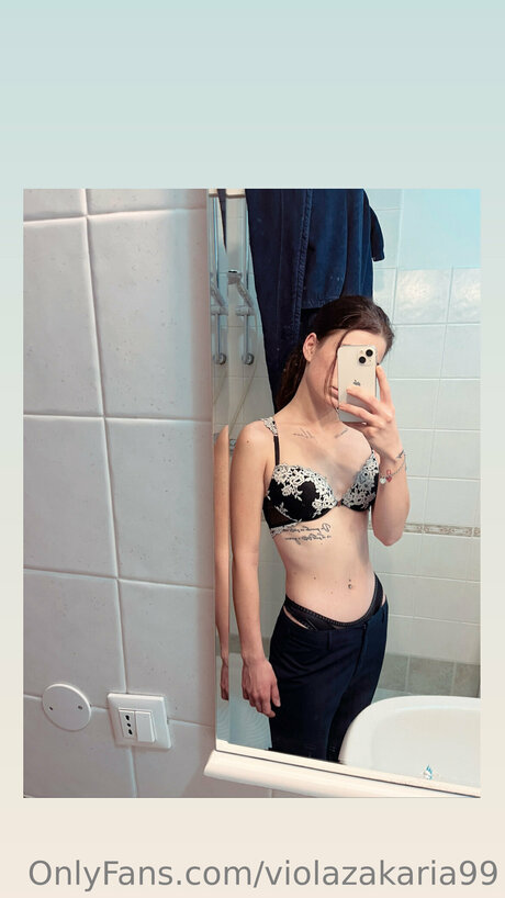 Photo nue de fuite OnlyFans de Violazakaria99