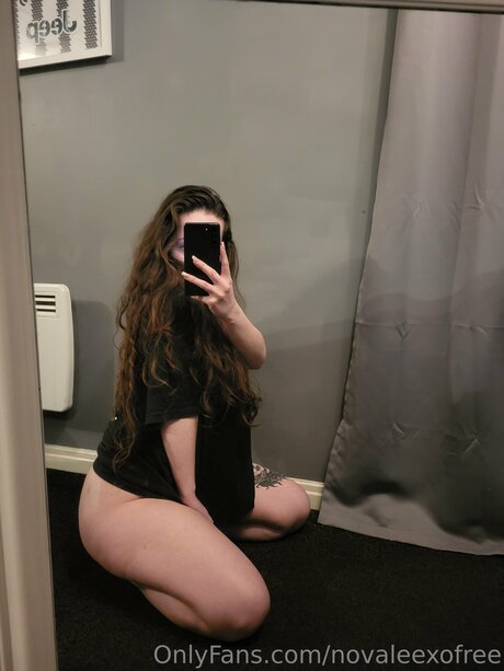 Photo nue de fuite OnlyFans de Novaleexofree