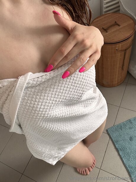 Photo nue de fuite OnlyFans de Strohbeeren