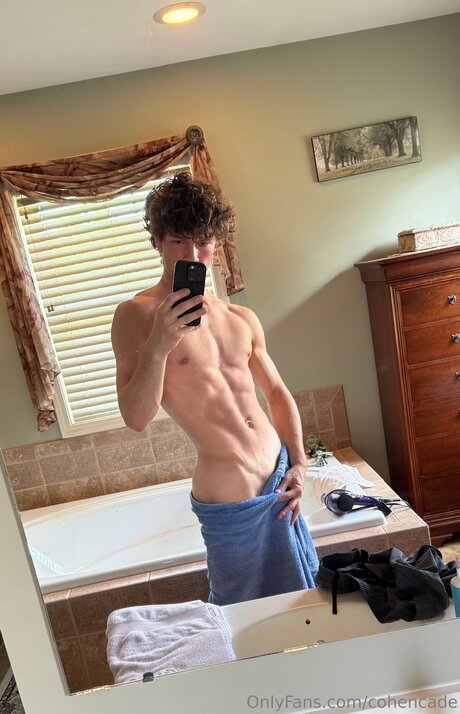 Photo nue de fuite OnlyFans de Cohencade