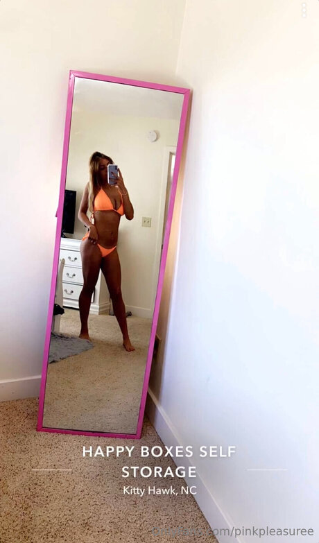 Photo nue de fuite OnlyFans de Pinkpleasuree