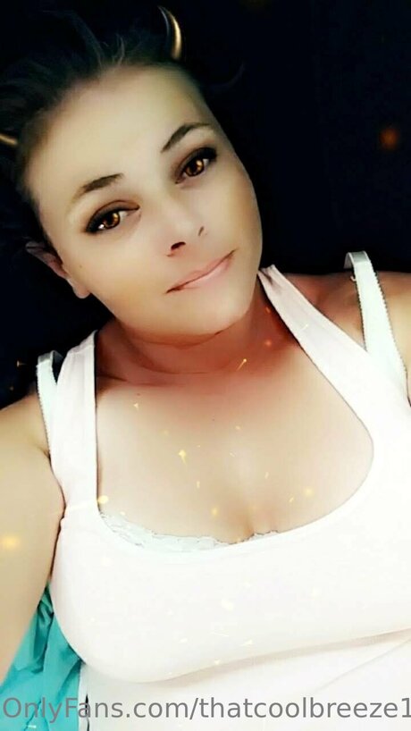 Photo nue de fuite OnlyFans de Thatcoolbreeze1317