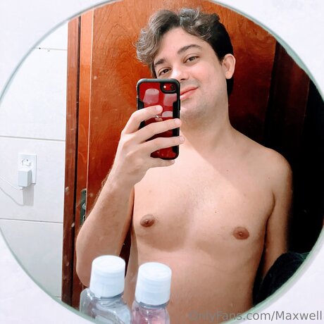Photo nue de fuite OnlyFans de Maxwell