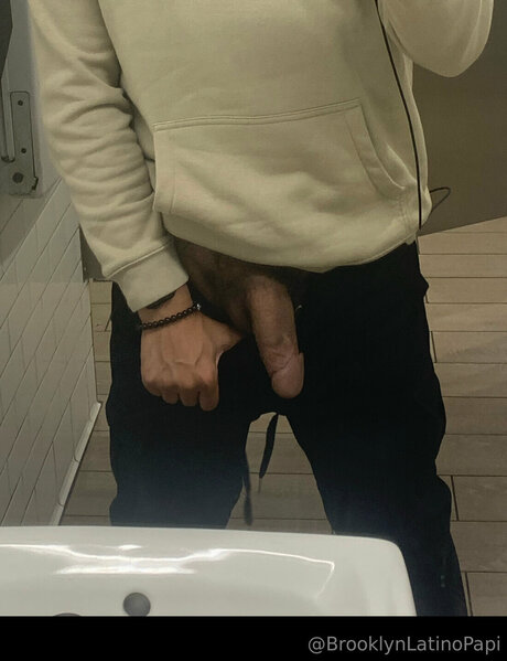 Photo nue de fuite OnlyFans de Brooklynlatinopapi