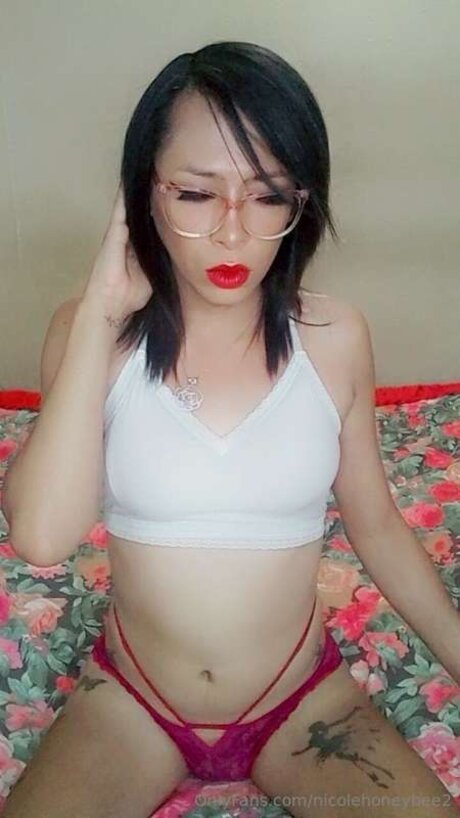 Nicolehoneybee2