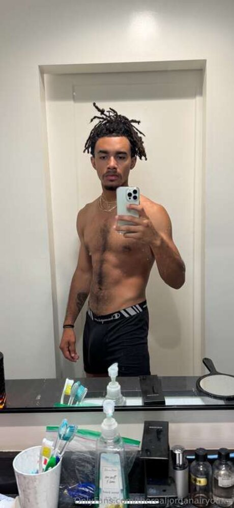 Photo nue de fuite OnlyFans de Therealjordanairyoung