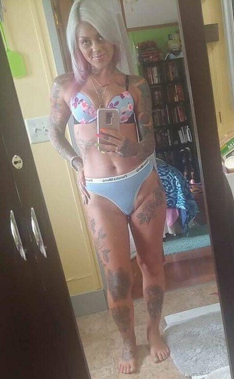 Photo nue de fuite OnlyFans de Tattooedbarbie86