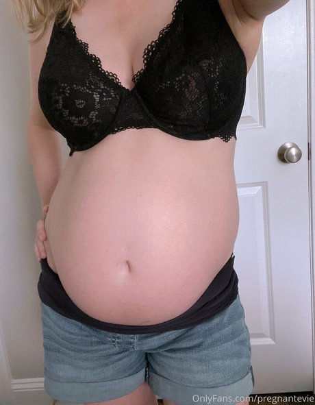 Photo nue de fuite OnlyFans de Hotmomevie