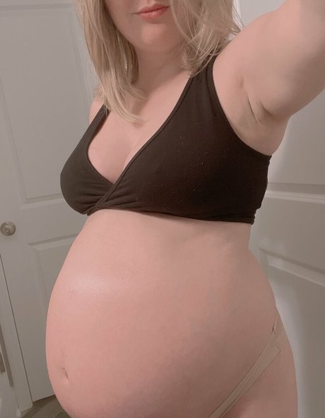 Hotmomevie