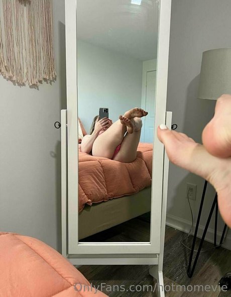 Hotmomevie