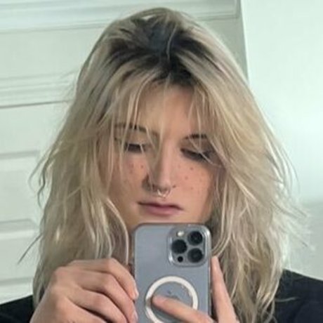 Photo nue de fuite OnlyFans de Wifemoder