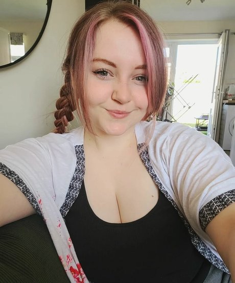 Photo nue de fuite OnlyFans de Holiwhirl