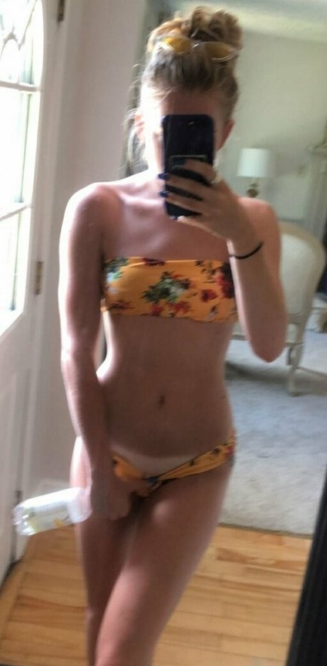 Photo nue de fuite OnlyFans de Olivia Juaire