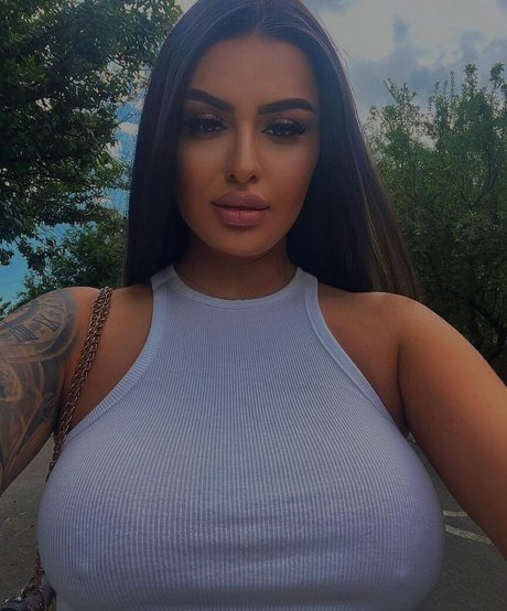 Photo nue de fuite OnlyFans de Bmiruna