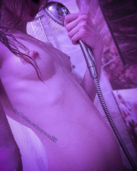 Photo nue de fuite OnlyFans de Moonprincess2002