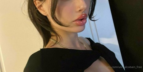 Photo nue de fuite OnlyFans de Unrealcobainfree