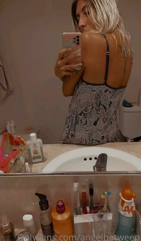 Photo nue de fuite OnlyFans de Angelbetween