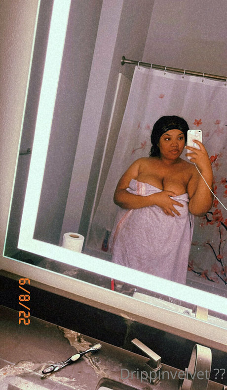 Photo nue de fuite OnlyFans de Drippinvelvet