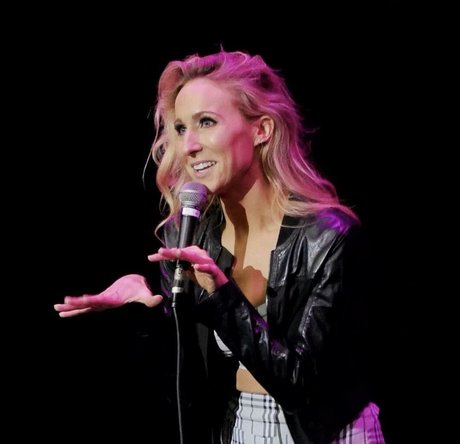 Photo nue de fuite OnlyFans de Nikki Glaser